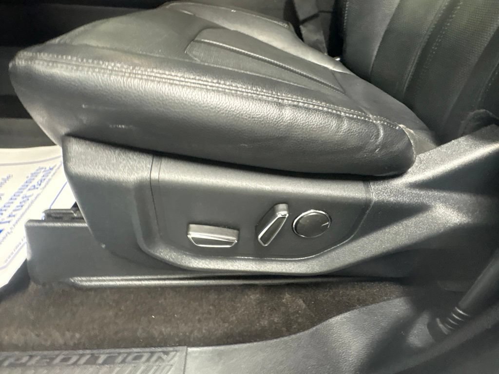 Used 2020 Ford Expedition Limited w/ Special Edition Package AWD/4WD image 20