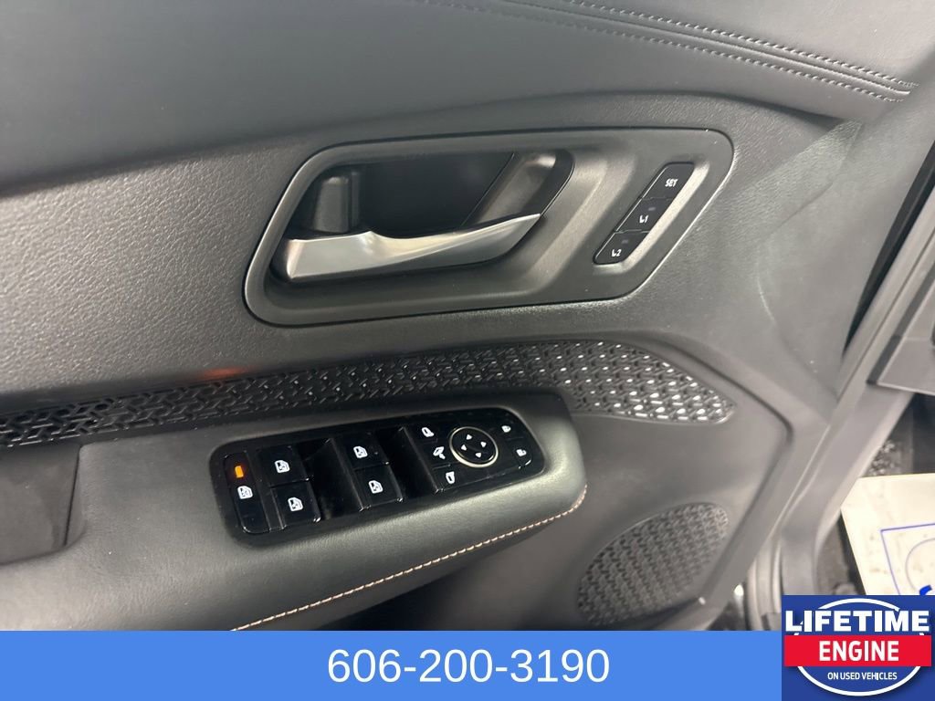 Used 2023 Nissan Ariya AWD image 28