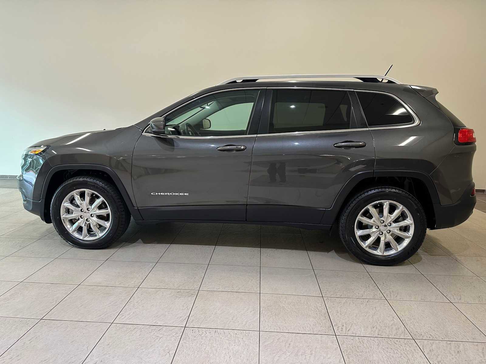 Used 2015 Jeep Cherokee Limited w/ Luxury Group image 3