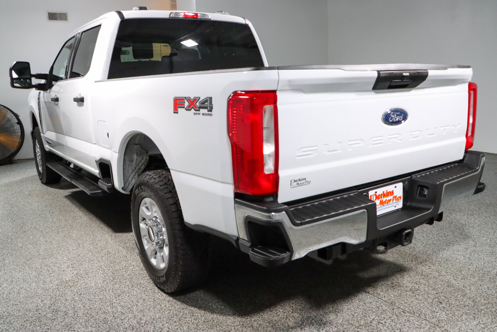 Used 2024 Ford F250 XLT w/ FX4 Off-Road Package AWD/4WD image 9