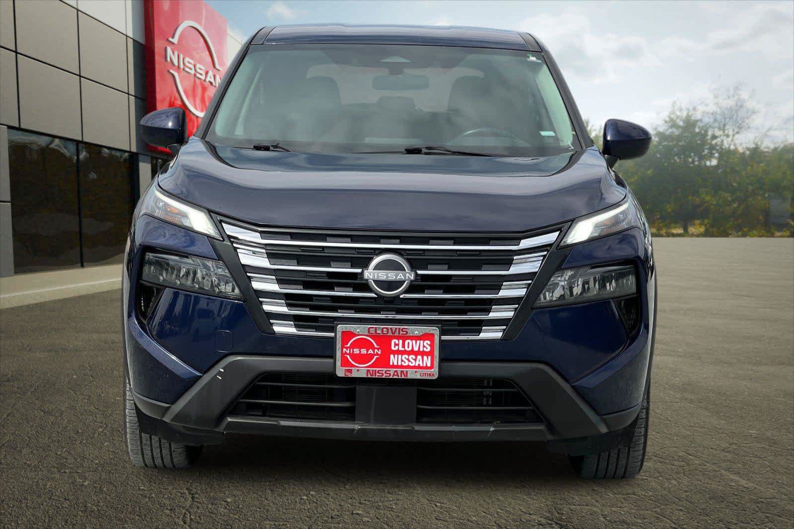 Used 2025 Nissan Rogue SV FWD image 3