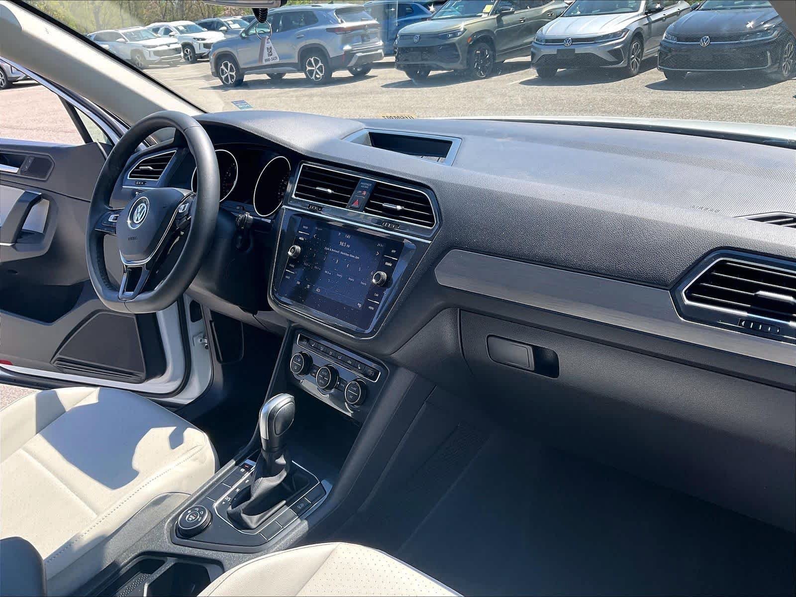 Used 2020 Volkswagen Tiguan SE AWD/4WD image 14