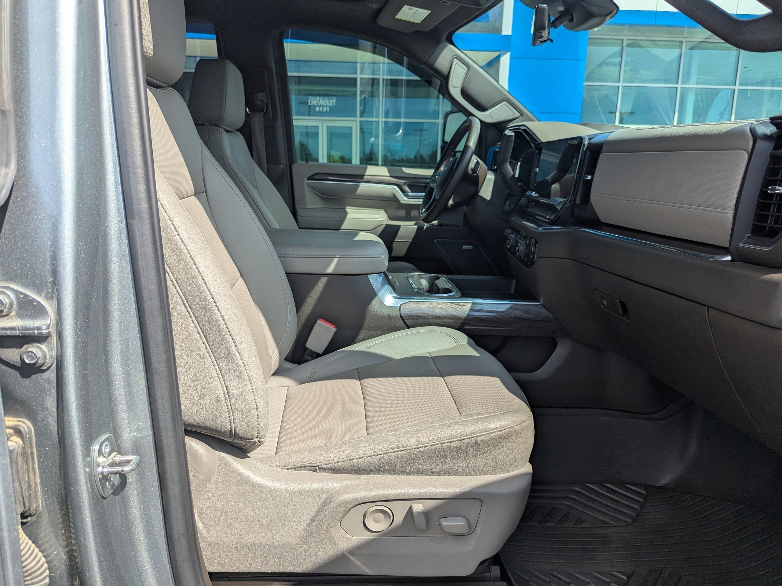 Used 2024 Chevrolet Silverado 3500 LTZ w/ LTZ Convenience Package AWD/4WD image 38
