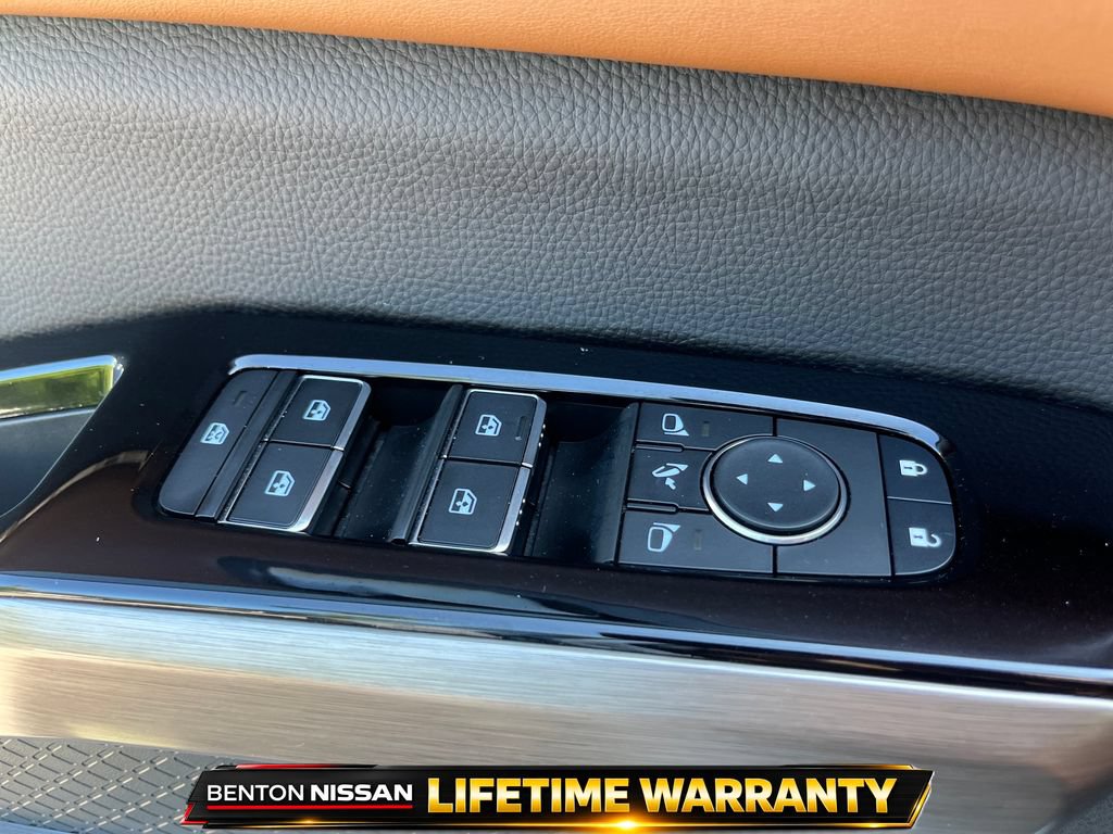 Used 2025 Nissan Pathfinder Platinum FWD image 13
