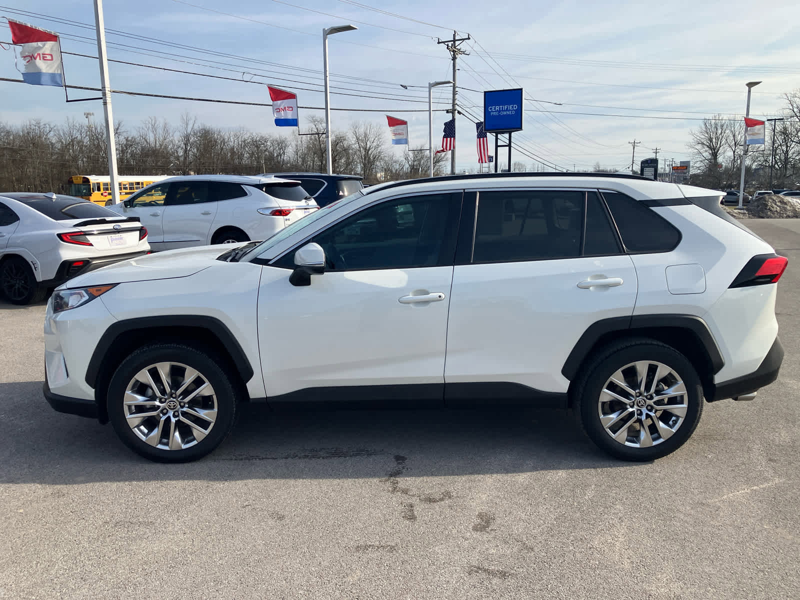 Used 2021 Toyota RAV4 XLE Premium image 4