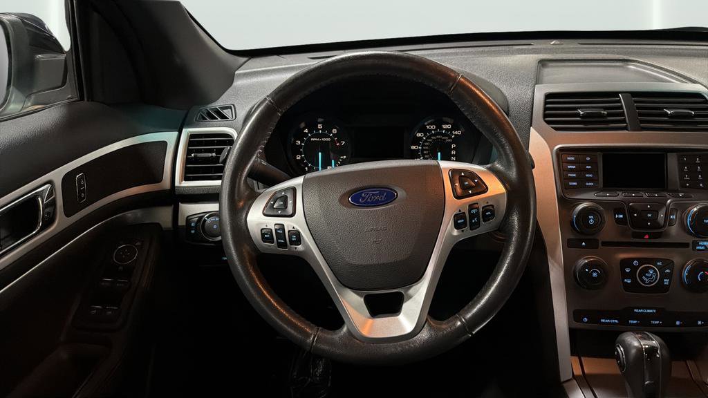 Used 2014 Ford Explorer XLT image 18