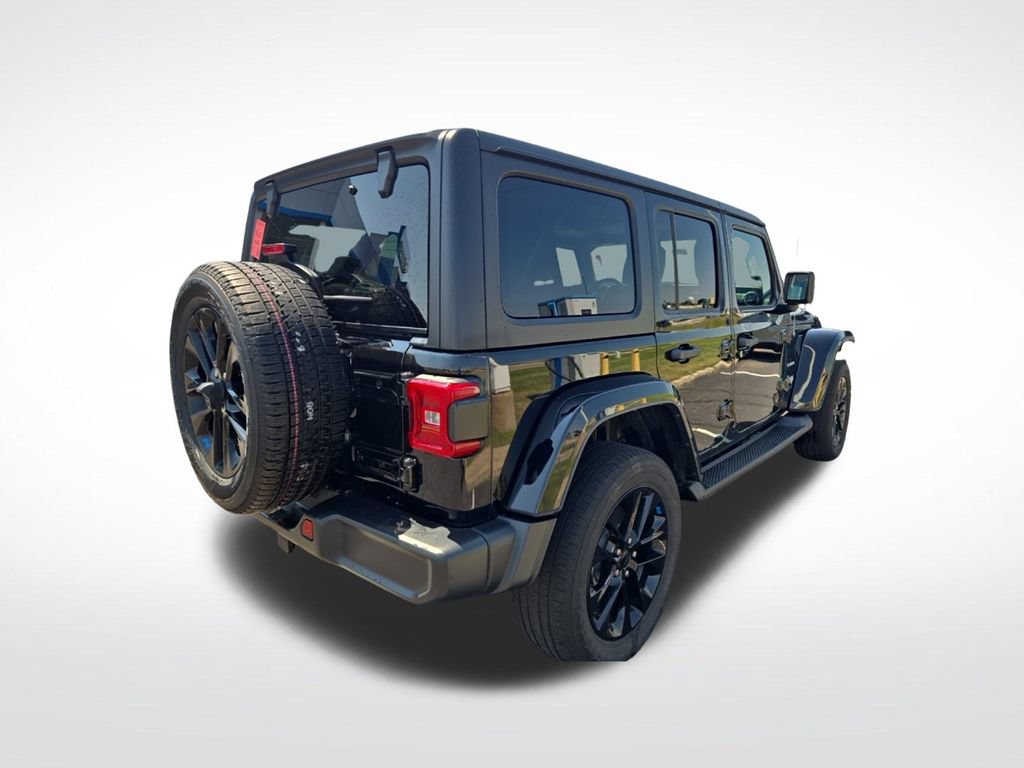 Used 2022 Jeep Wrangler Unlimited Sahara w/ Cold Weather Group AWD/4WD image 3