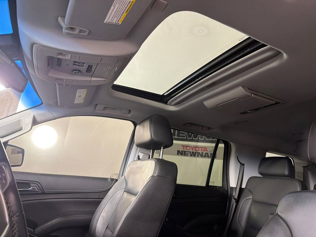 Used 2019 GMC Yukon SLT w/ Graphite Performance Edition AWD/4WD image 2