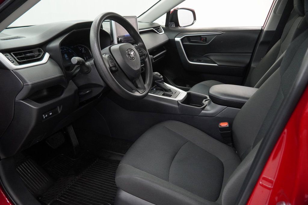 Used 2025 Toyota RAV4 LE image 17