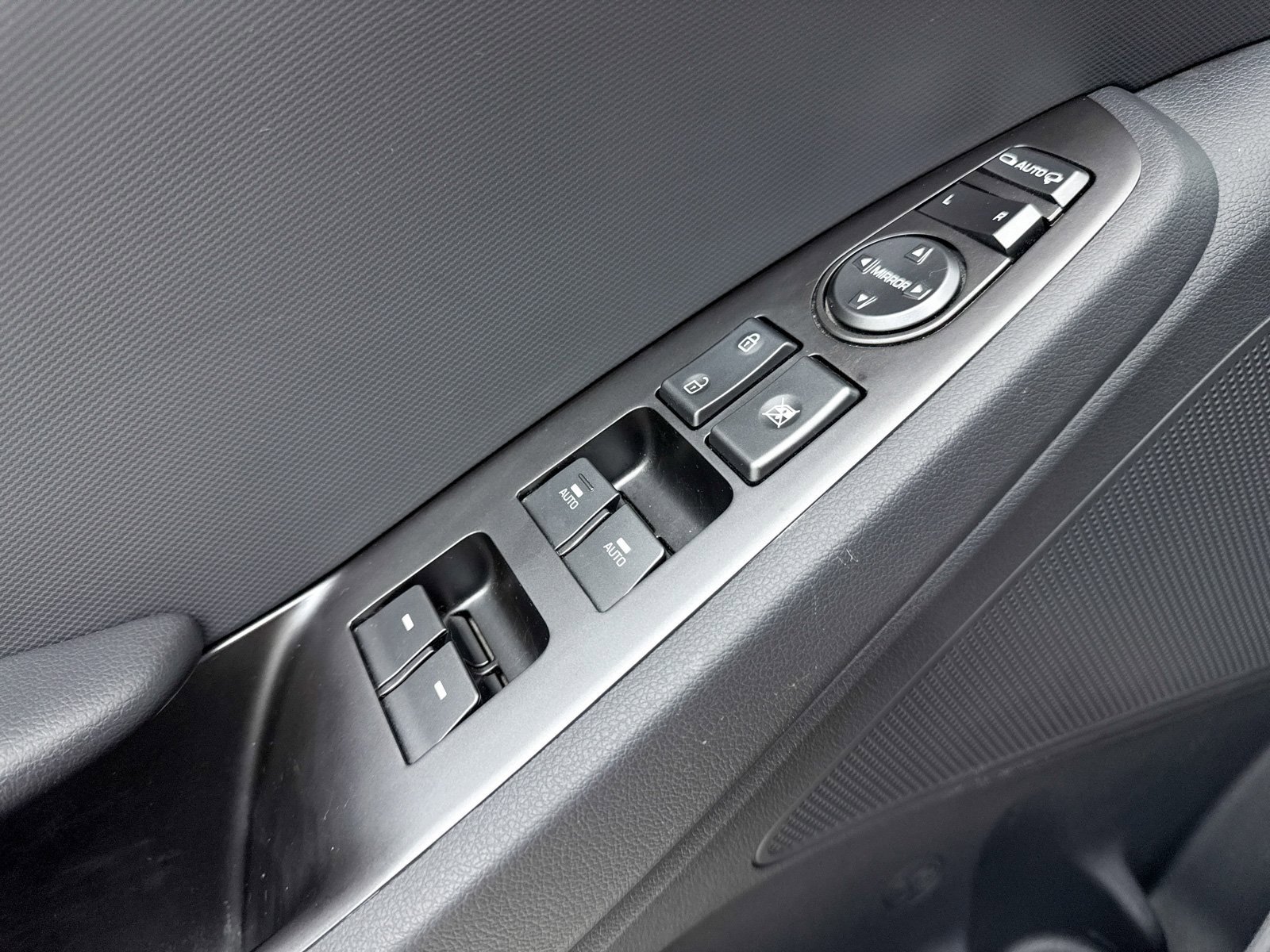 Used 2021 Hyundai Ioniq Limited image 34