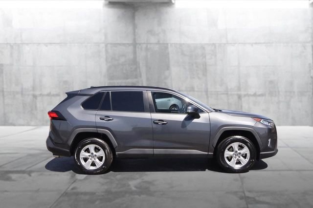 Used 2021 Toyota RAV4 XLE w/ Convenience Package FWD image 5