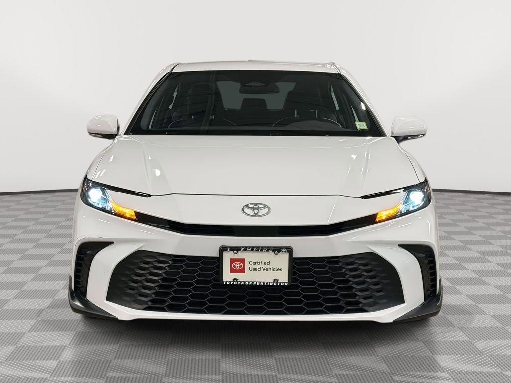 Used 2025 Toyota Camry SE image 2