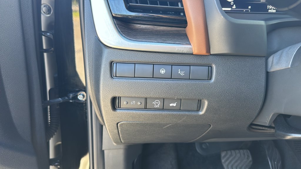 Used 2025 Nissan Rogue Platinum w/ Tech Package FWD image 30