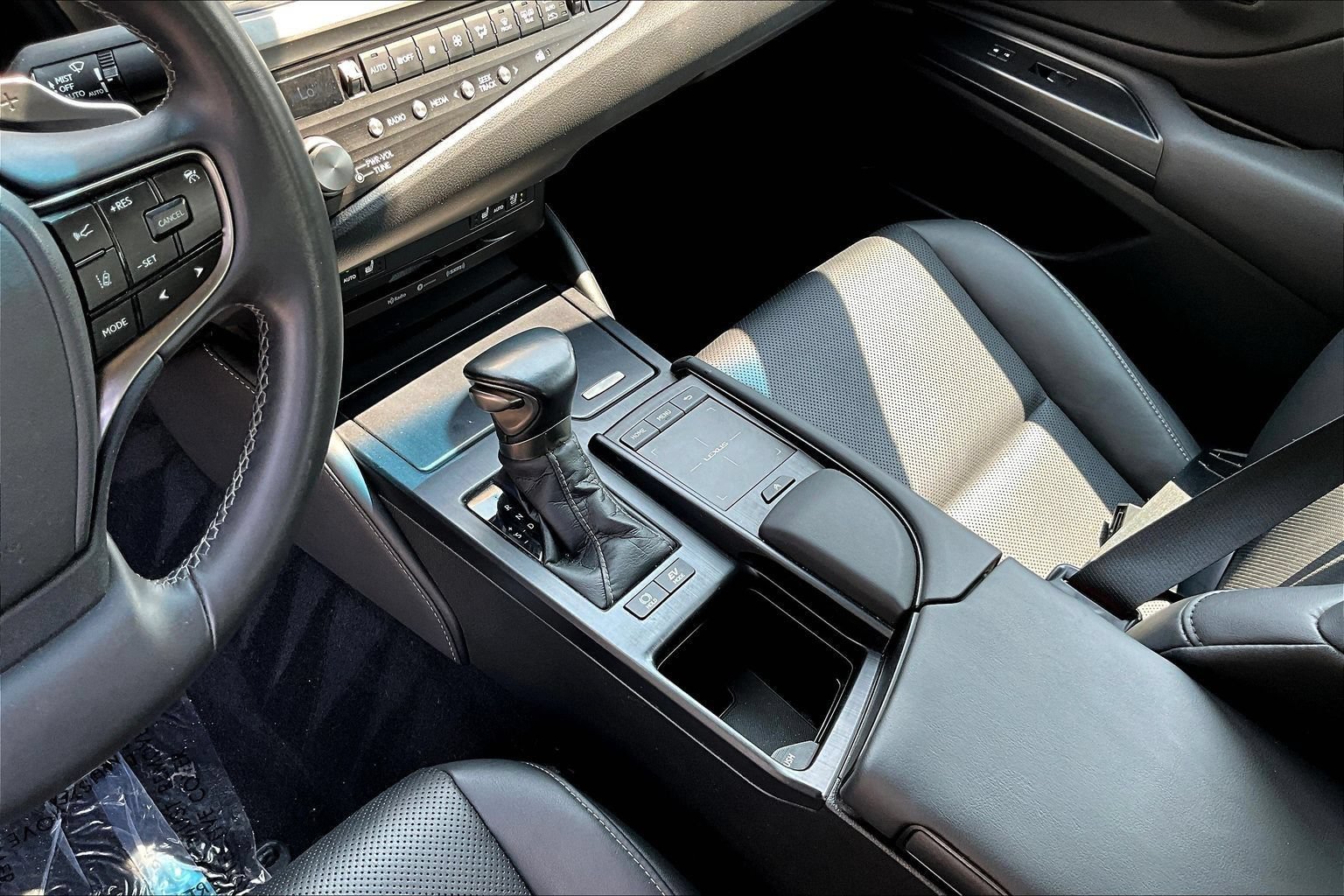 Used 2021 Lexus ES 300h w/ Premium Package FWD image 18
