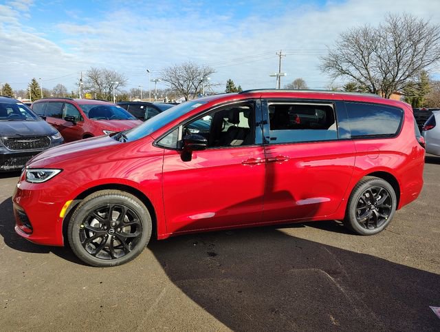 New 2026 Chrysler Pacifica Select w/ S Appearance Package image 9