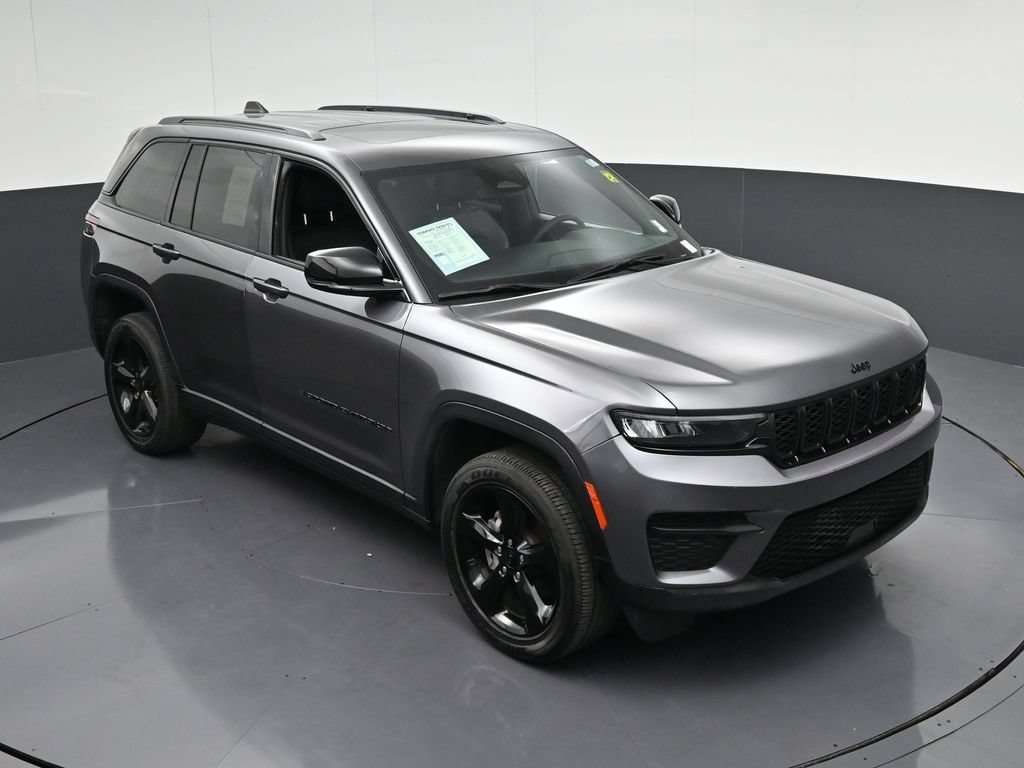 Used 2024 Jeep Grand Cherokee Altitude AWD/4WD image 25