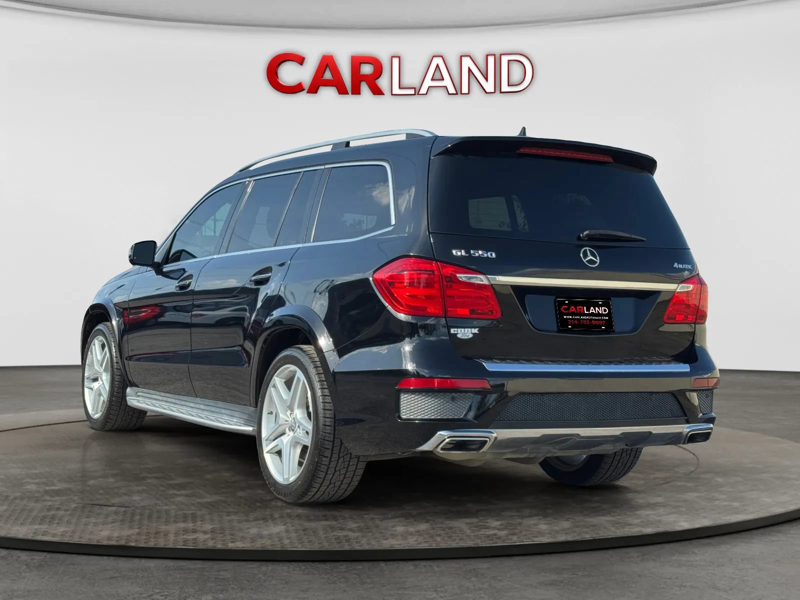 Used 2016 Mercedes-Benz GL 550 4MATIC image 4