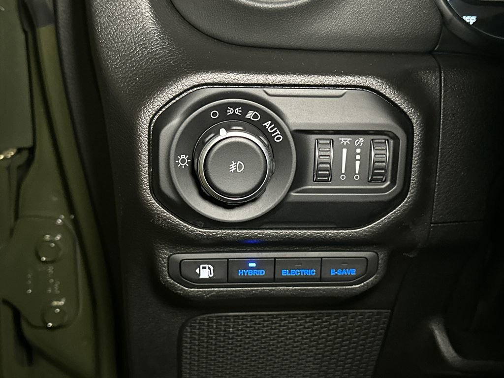 Used 2022 Jeep Wrangler Unlimited Sahara w/ Cold Weather Group AWD/4WD image 20