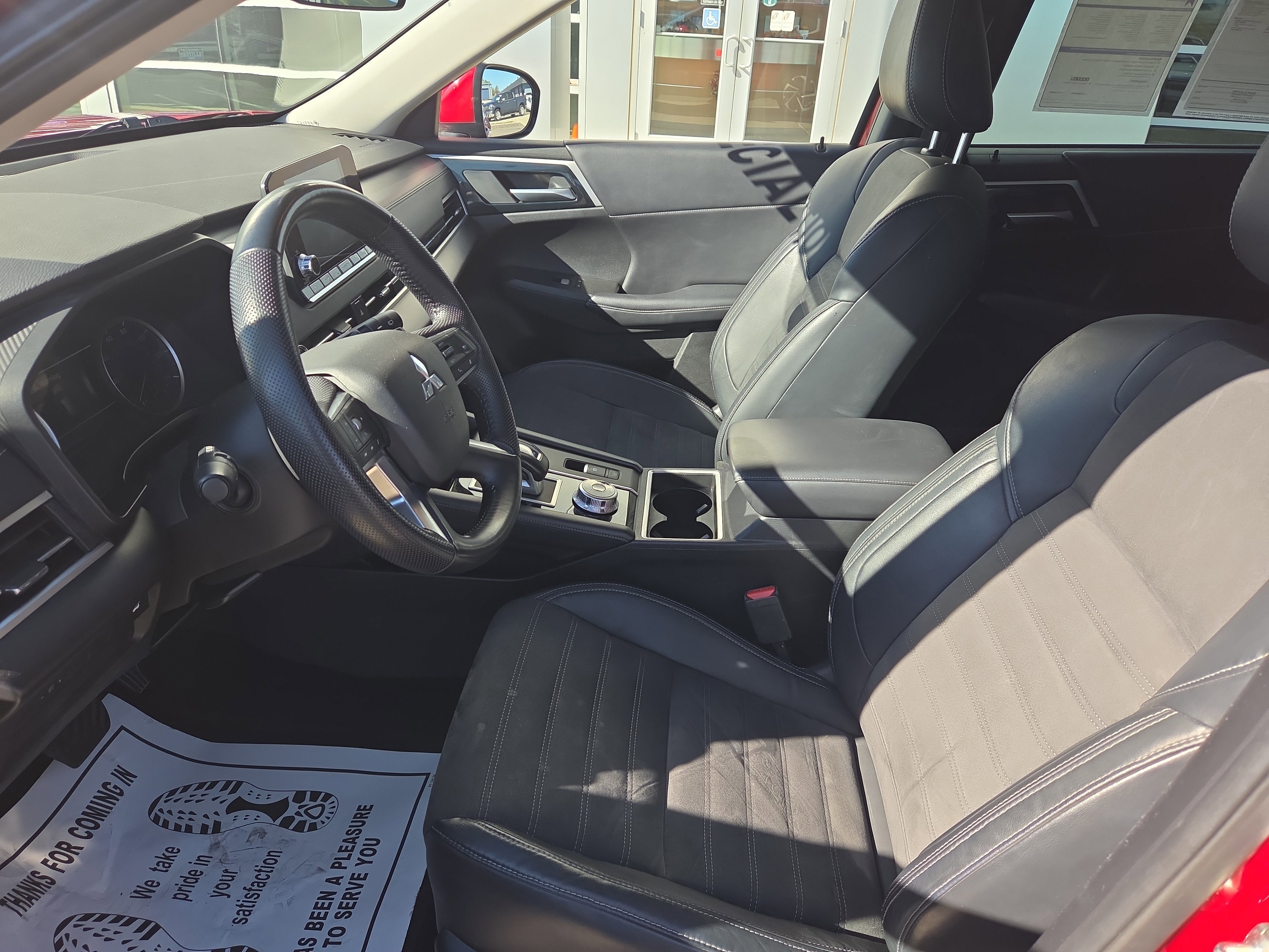 Used 2023 Mitsubishi Outlander SE image 12