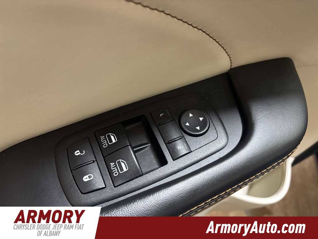 Used 2015 Dodge Challenger R/T Plus image 8