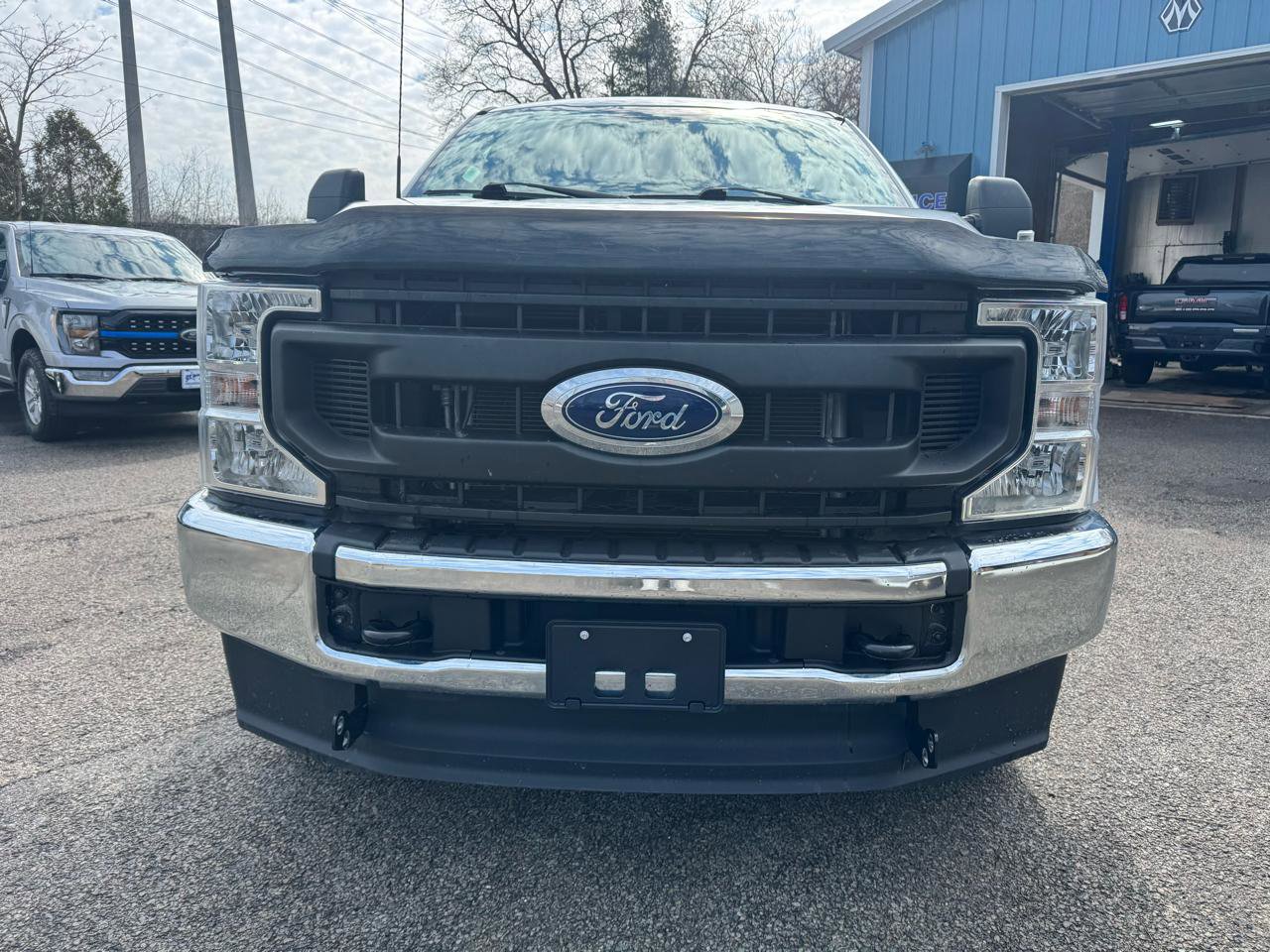 Used 2022 Ford F250 XL w/ Power Equipment Group AWD/4WD image 2