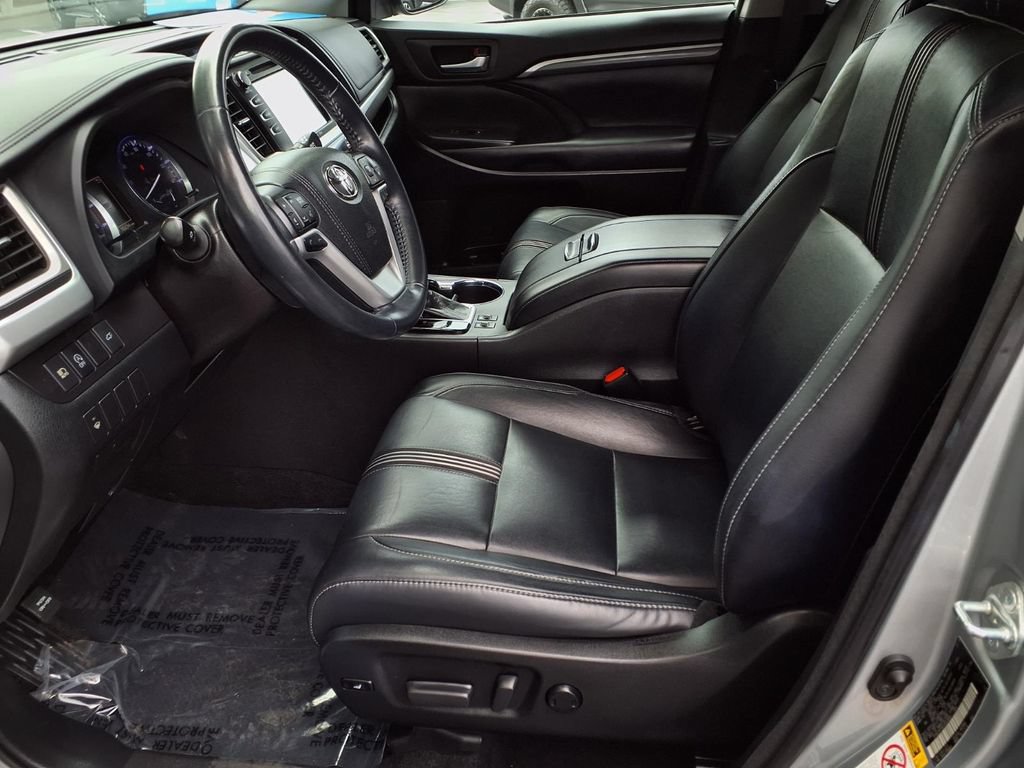 Certified 2018 Toyota Highlander SE FWD image 19