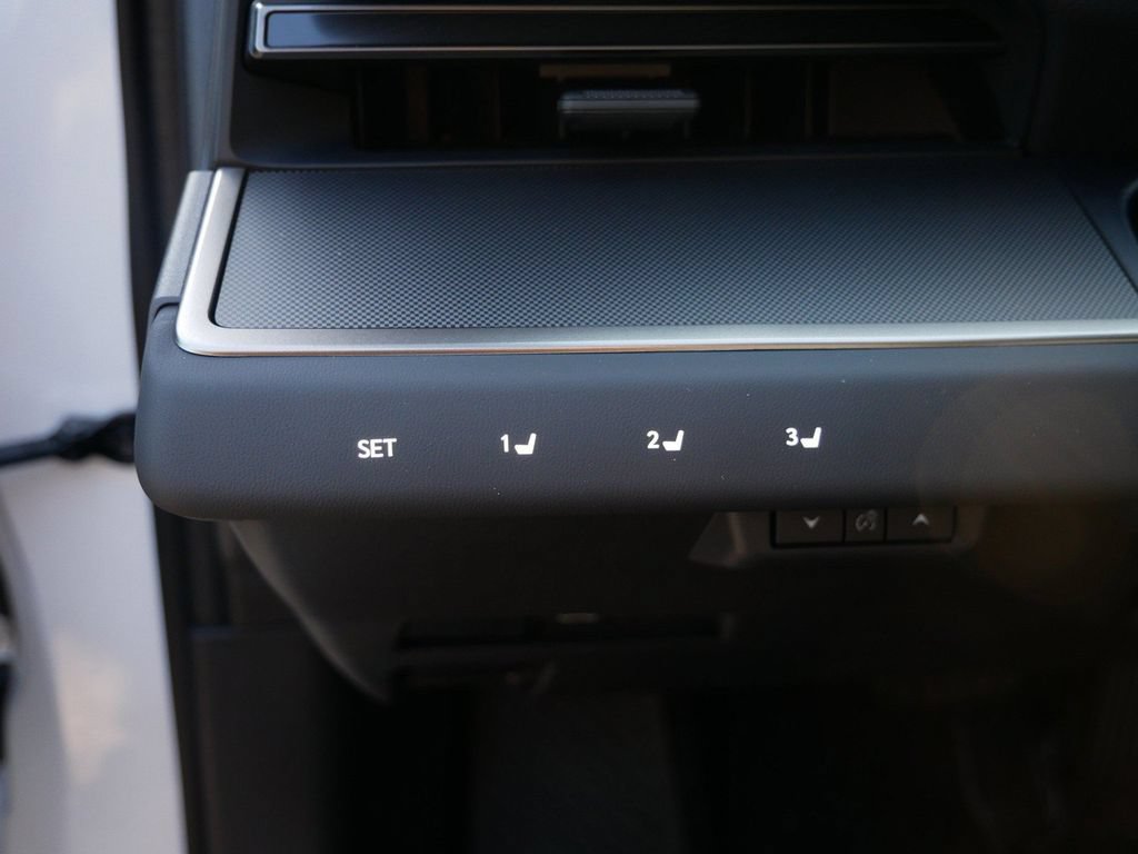 New 2026 Lexus ES 500e AWD/4WD image 18