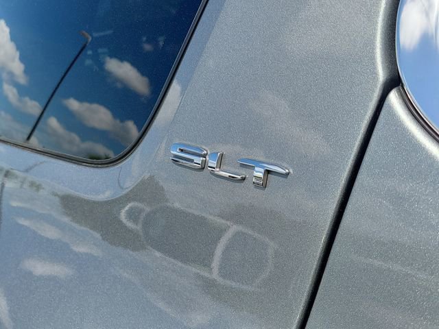 Used 2023 GMC Acadia SLT w/ Technology Package FWD image 4