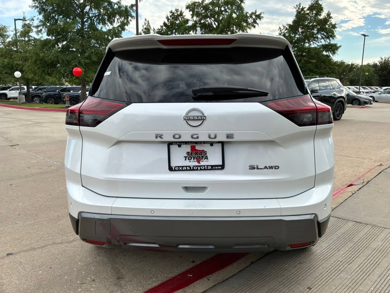 Used 2026 Nissan Rogue SL AWD/4WD image 7