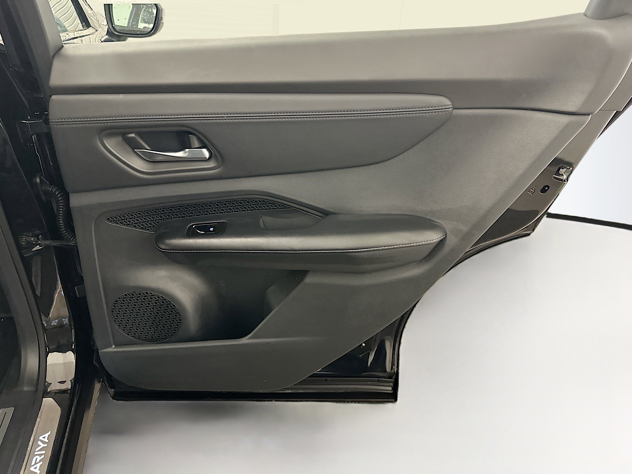 Used 2024 Nissan Ariya AWD image 31