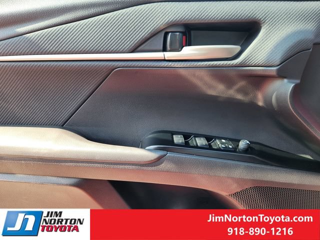 Used 2025 Toyota Camry SE FWD image 23