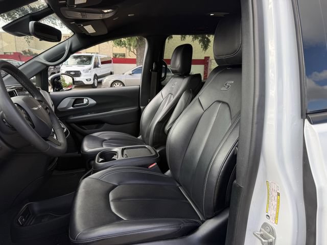 Used 2024 Chrysler Pacifica Limited FWD image 25