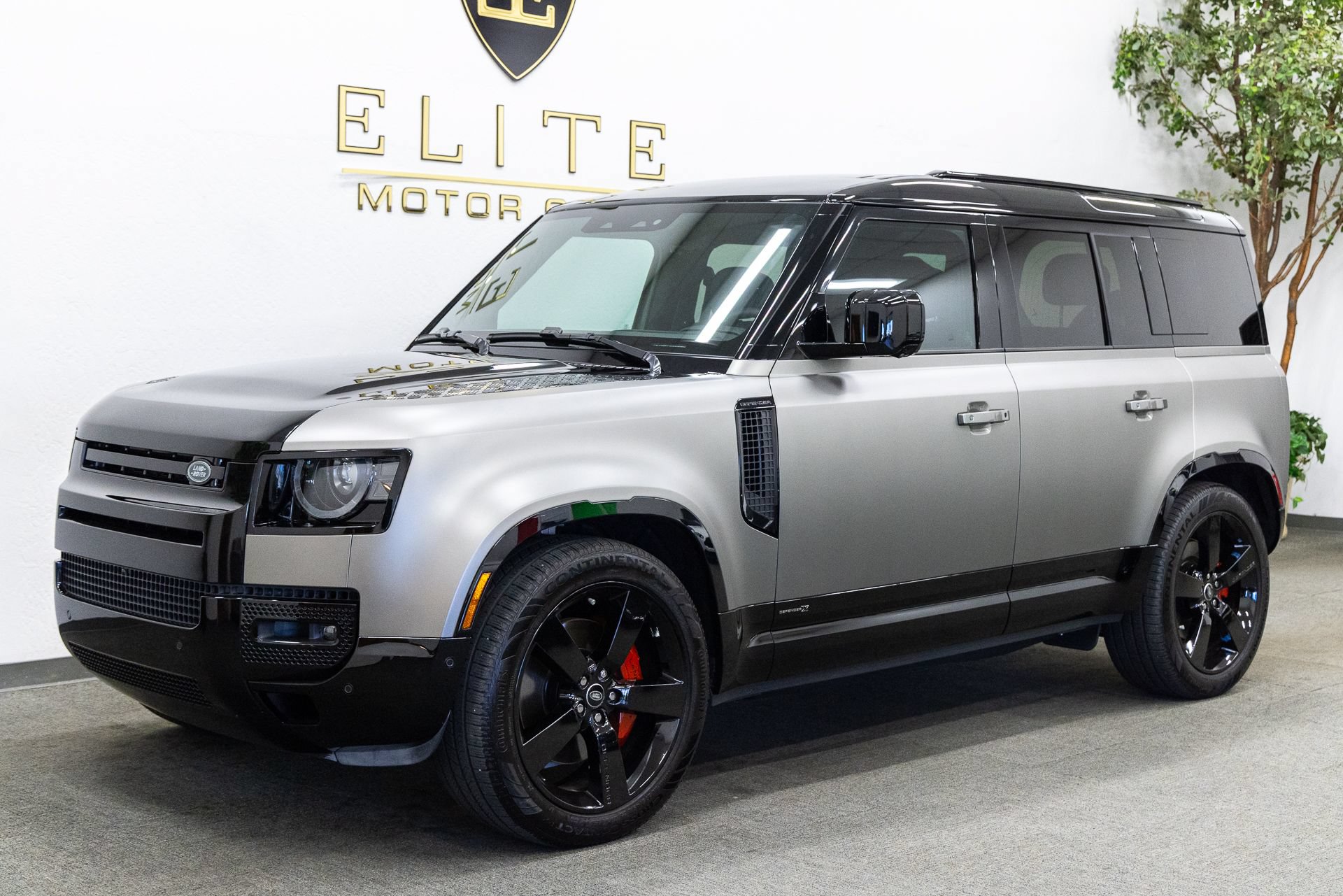 Used 2025 Land Rover Defender 110 X AWD/4WD image 1
