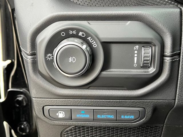 Used 2025 Jeep Wrangler Unlimited Rubicon 4xe w/ Convenience Group AWD/4WD image 19
