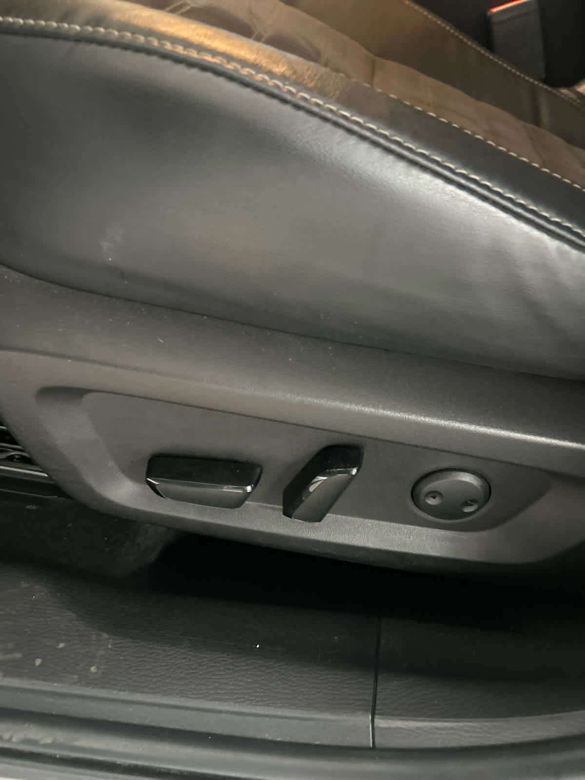 Used 2023 Mitsubishi Outlander SE image 27