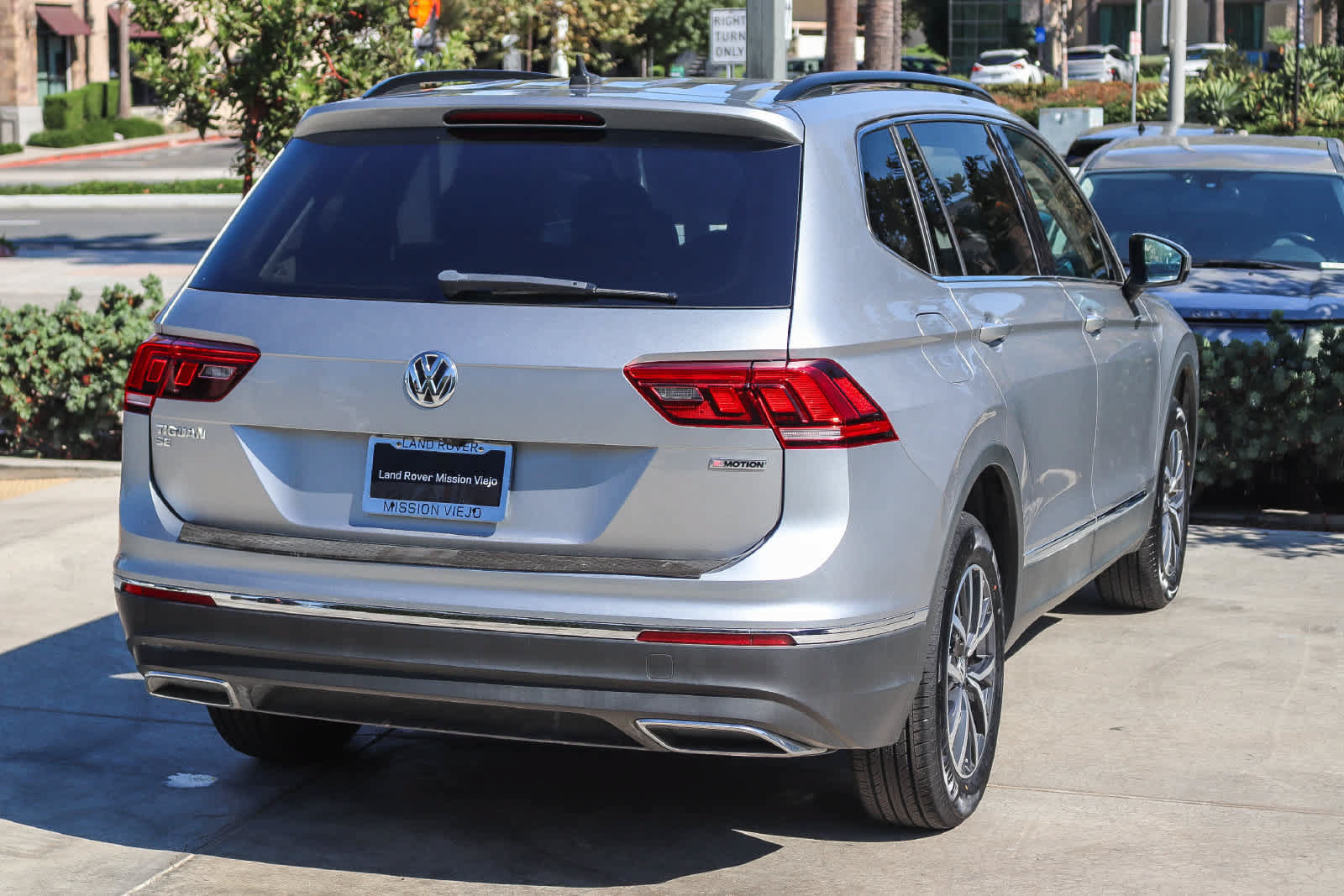 Used 2020 Volkswagen Tiguan SE w/ Panoramic Sunroof Package AWD/4WD image 6