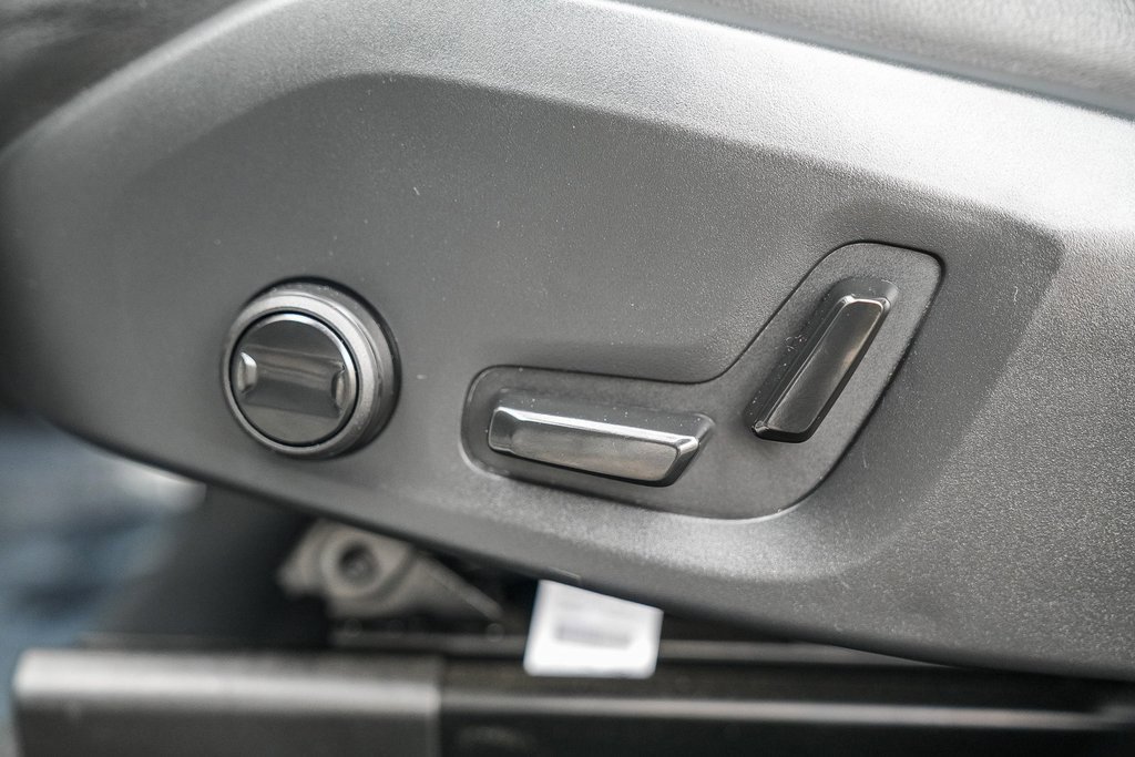 Used 2023 Volvo XC60 B5 Core image 20
