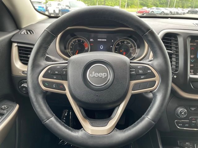 Used 2017 Jeep Cherokee Limited AWD/4WD image 14