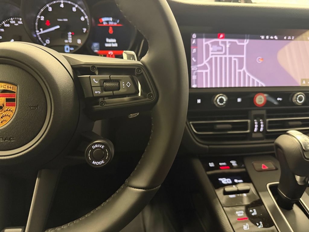 Certified 2026 Porsche Macan AWD/4WD image 13