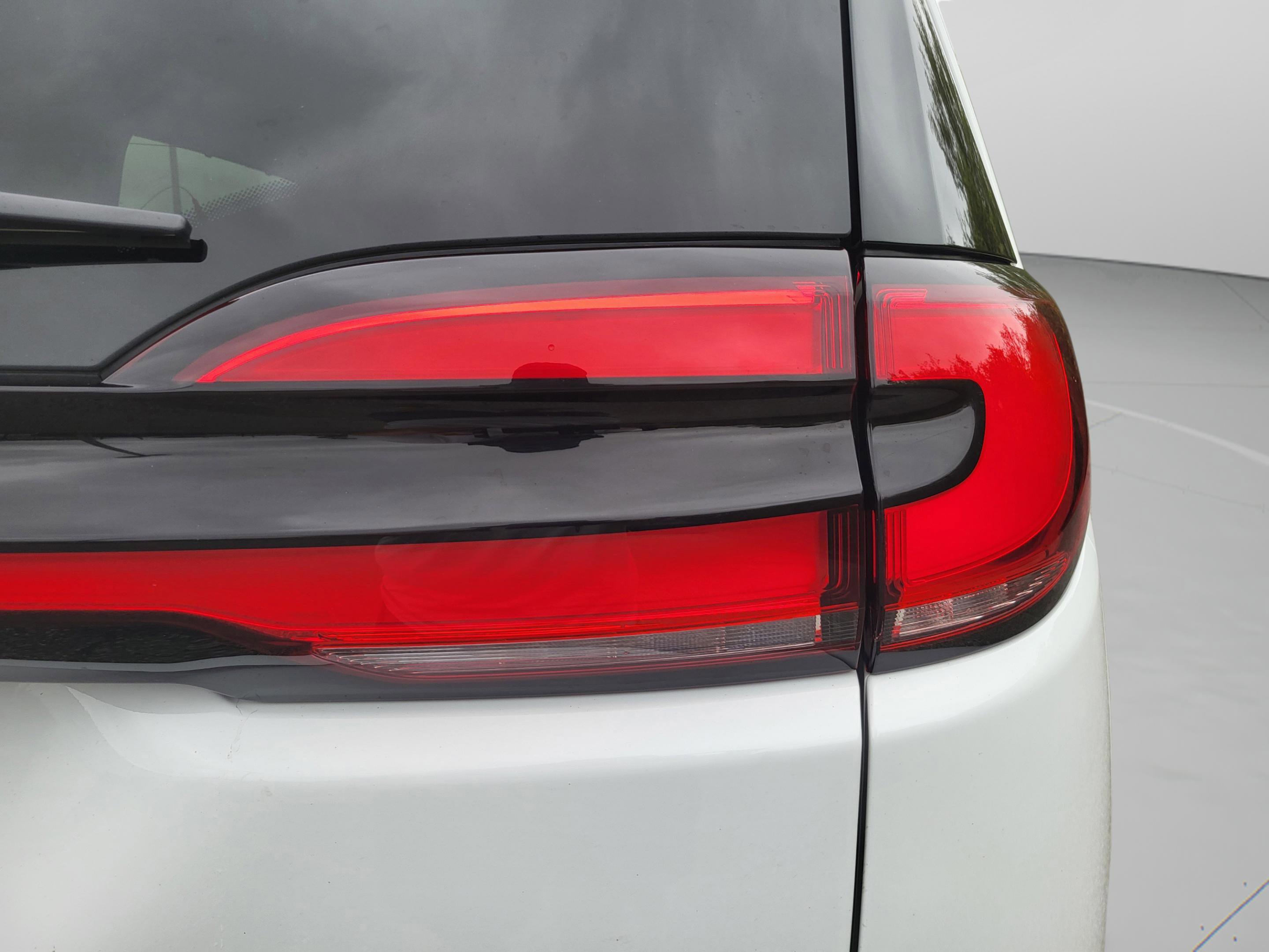 Used 2023 Chrysler Pacifica Touring-L AWD/4WD image 17