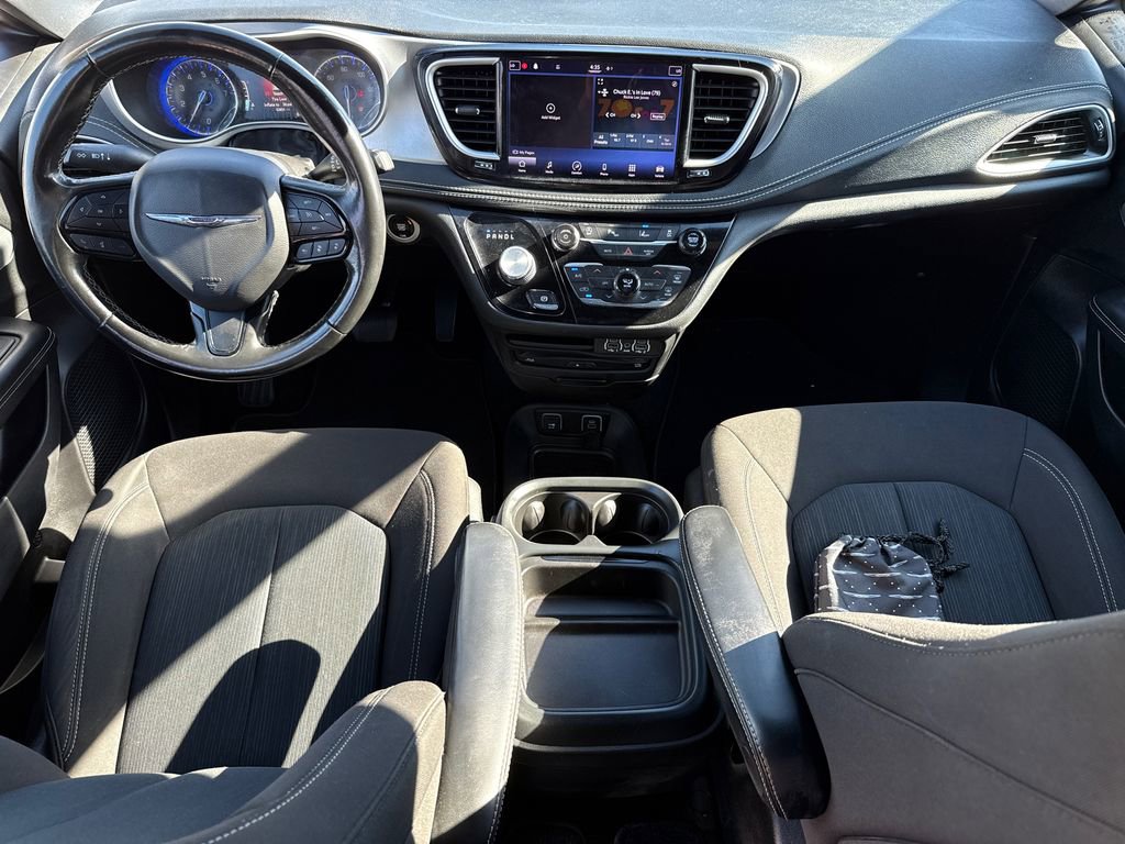 Used 2021 Chrysler Pacifica Touring w/ Uconnect Theater Family Group image 12