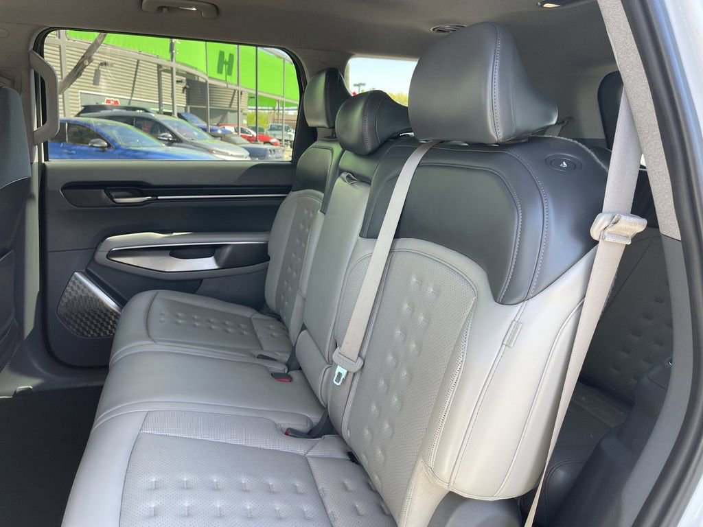 Used 2024 Kia EV9 Wind image 17