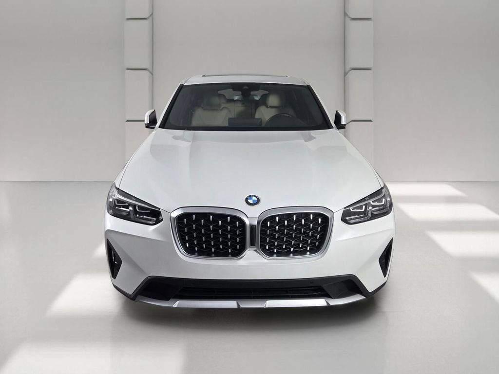 Used 2025 BMW X4 xDrive30i AWD/4WD image 3