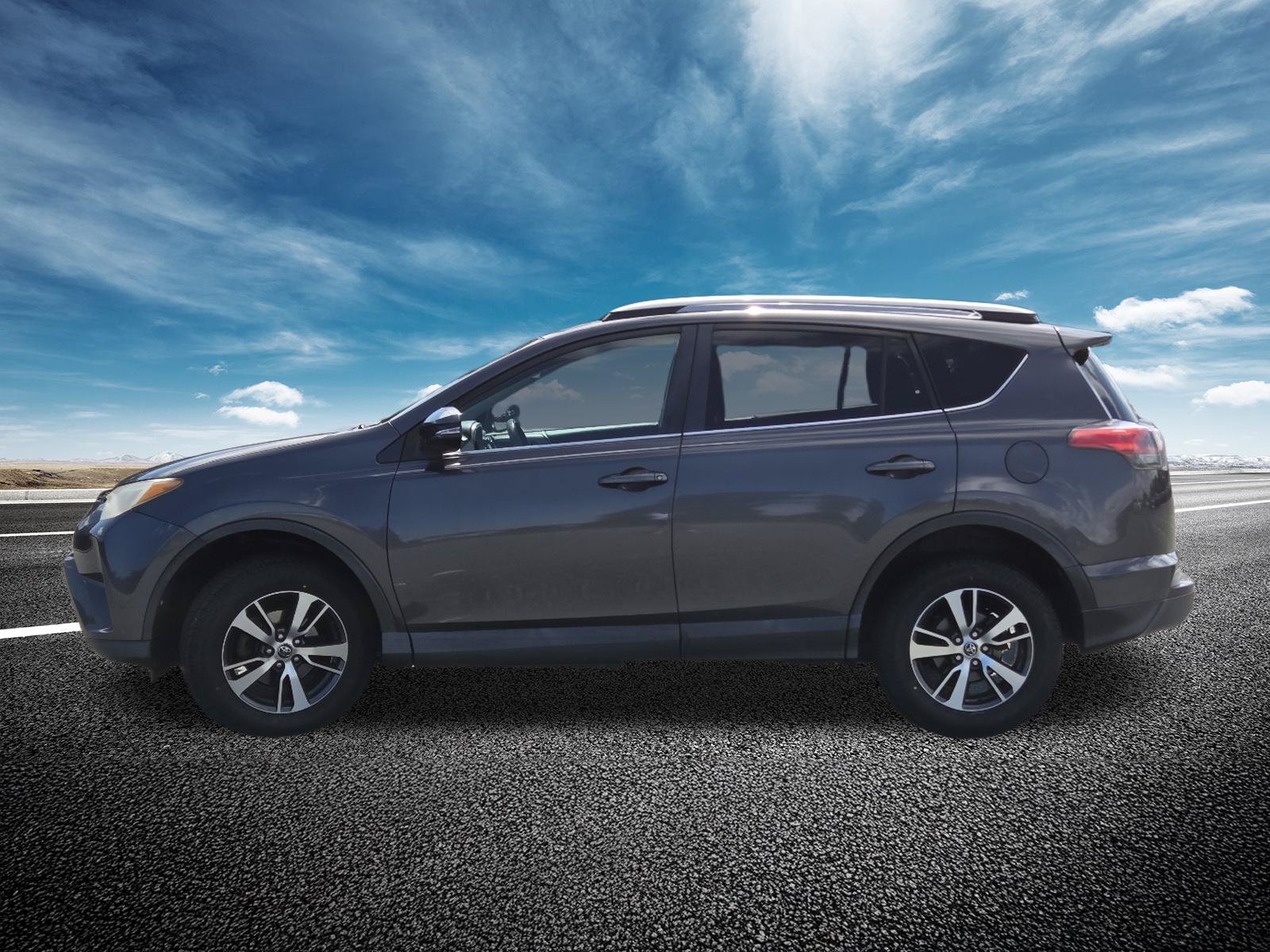 Used 2018 Toyota RAV4 XLE w/ Plus Extra Value Package FWD image 12