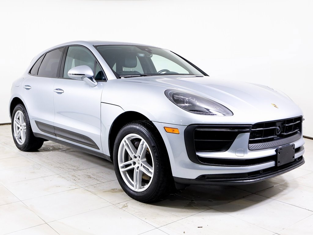 Used 2025 Porsche Macan image 25