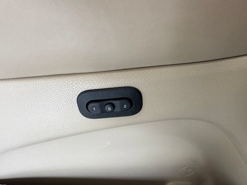 Used 2019 Jeep Grand Cherokee Overland AWD/4WD image 25