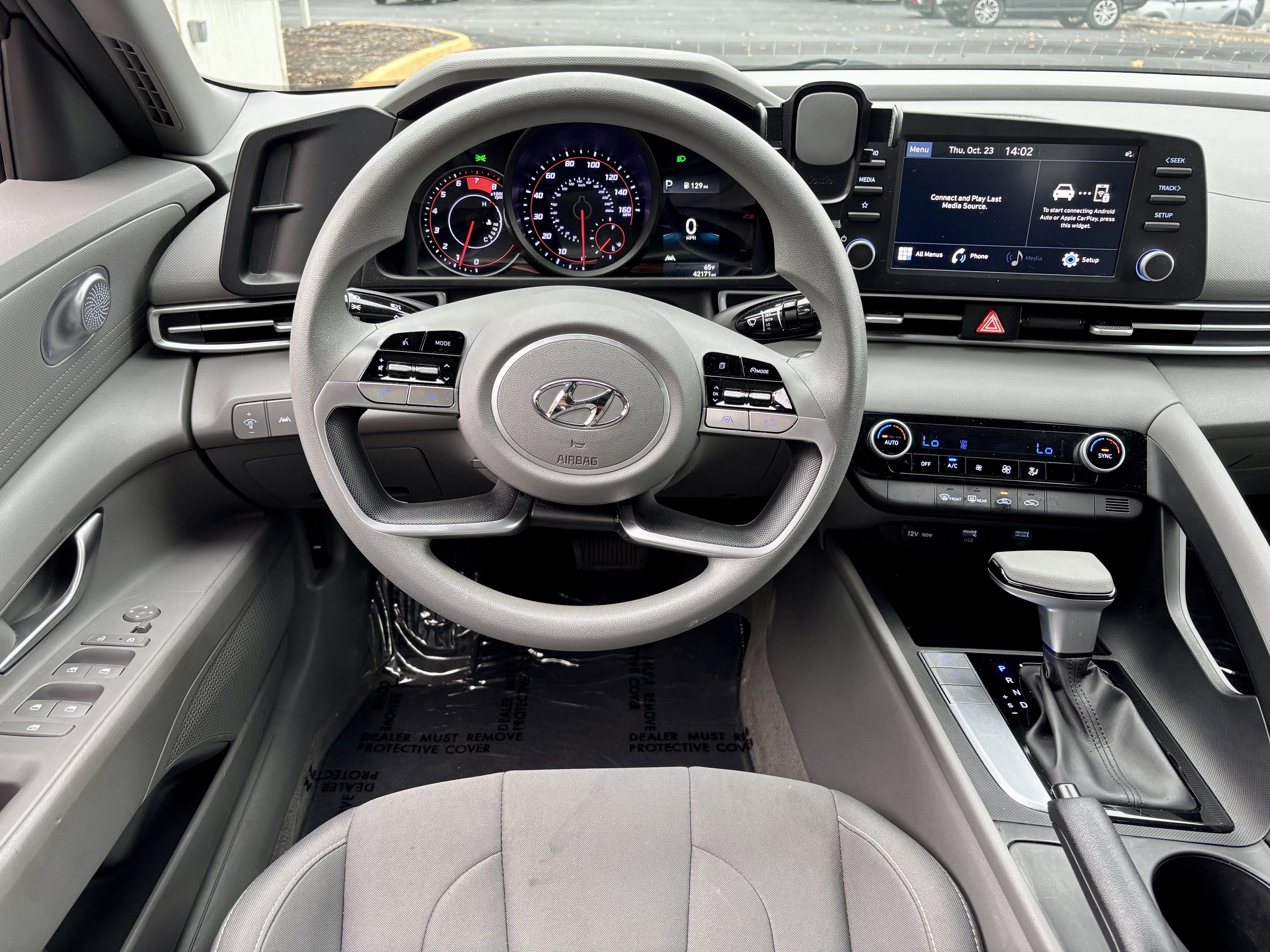 Used 2023 Hyundai Elantra SEL w/ Cargo Package image 18