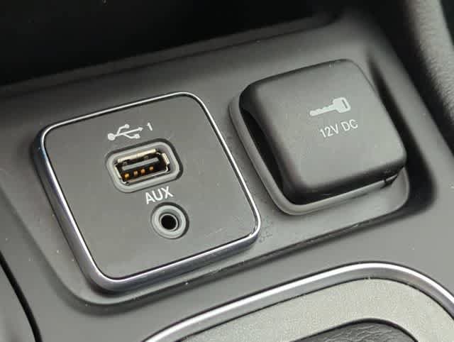 Used 2022 Jeep Cherokee Trailhawk w/ Premium Leather Package AWD/4WD image 30