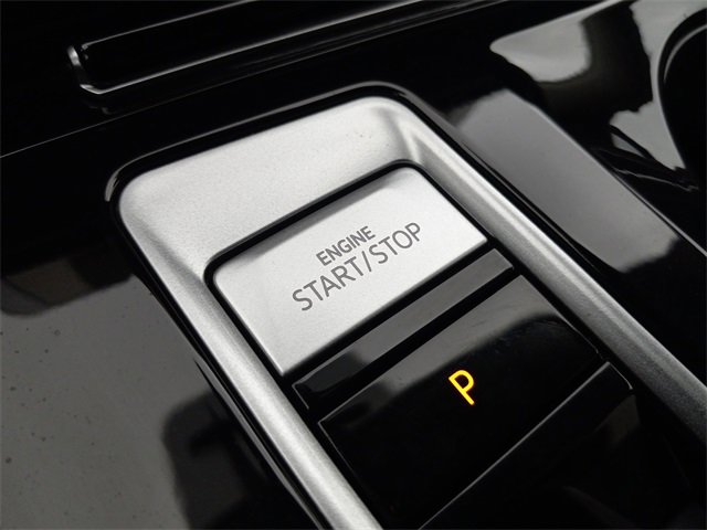 Used 2025 Volkswagen Atlas SE image 24