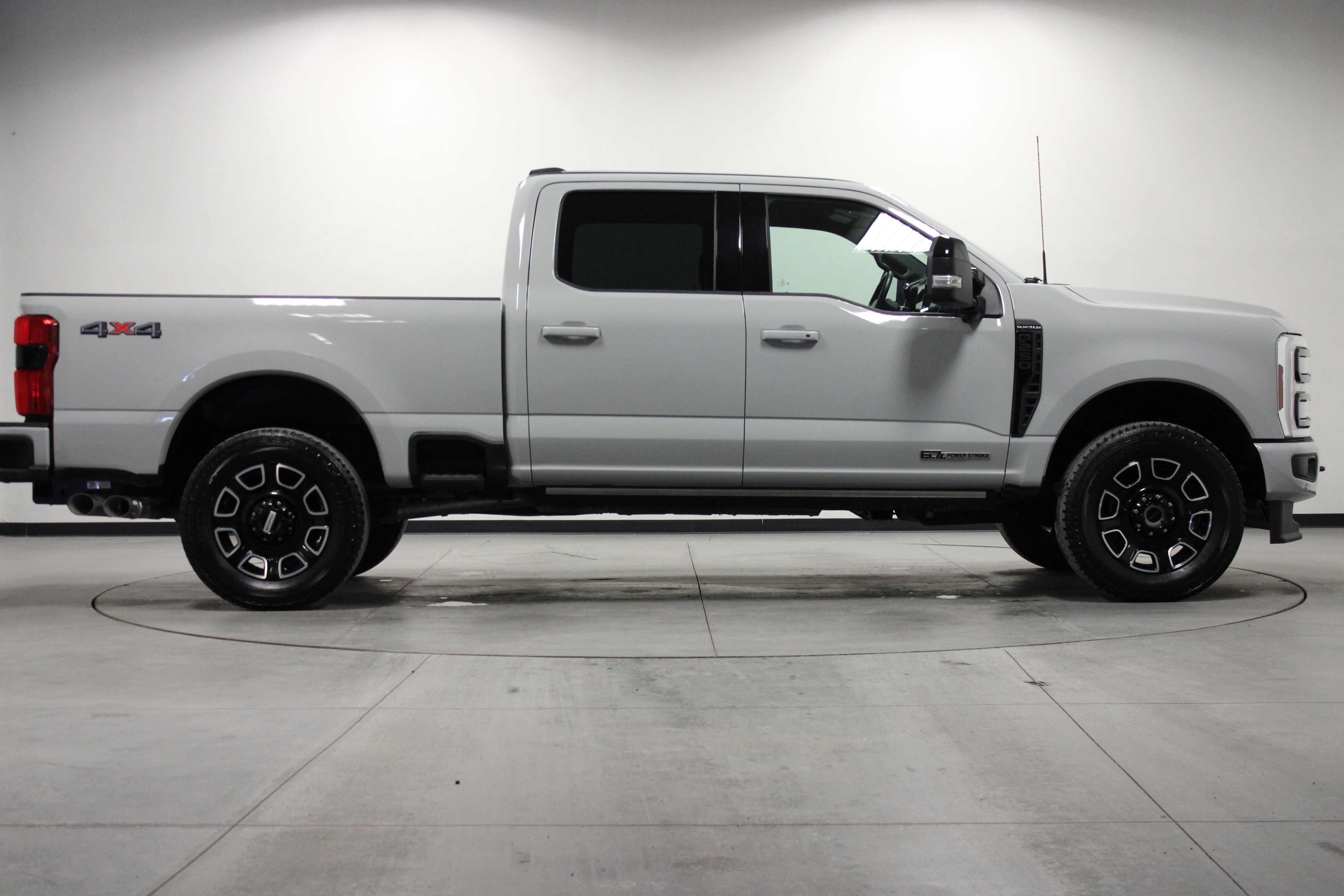 Used 2025 Ford F250 Platinum image 3